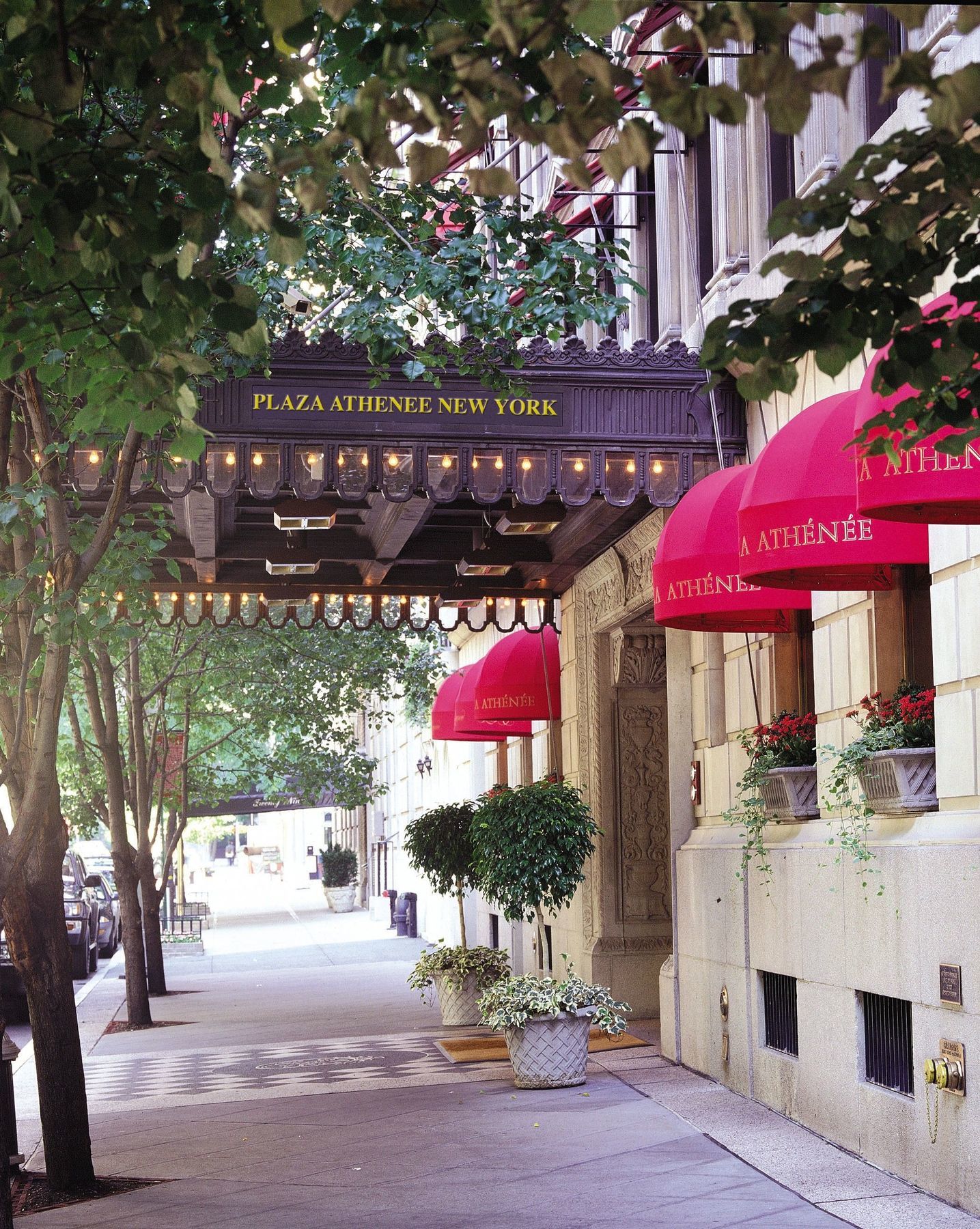 Hotel Plaza Athenee New York Exterior foto