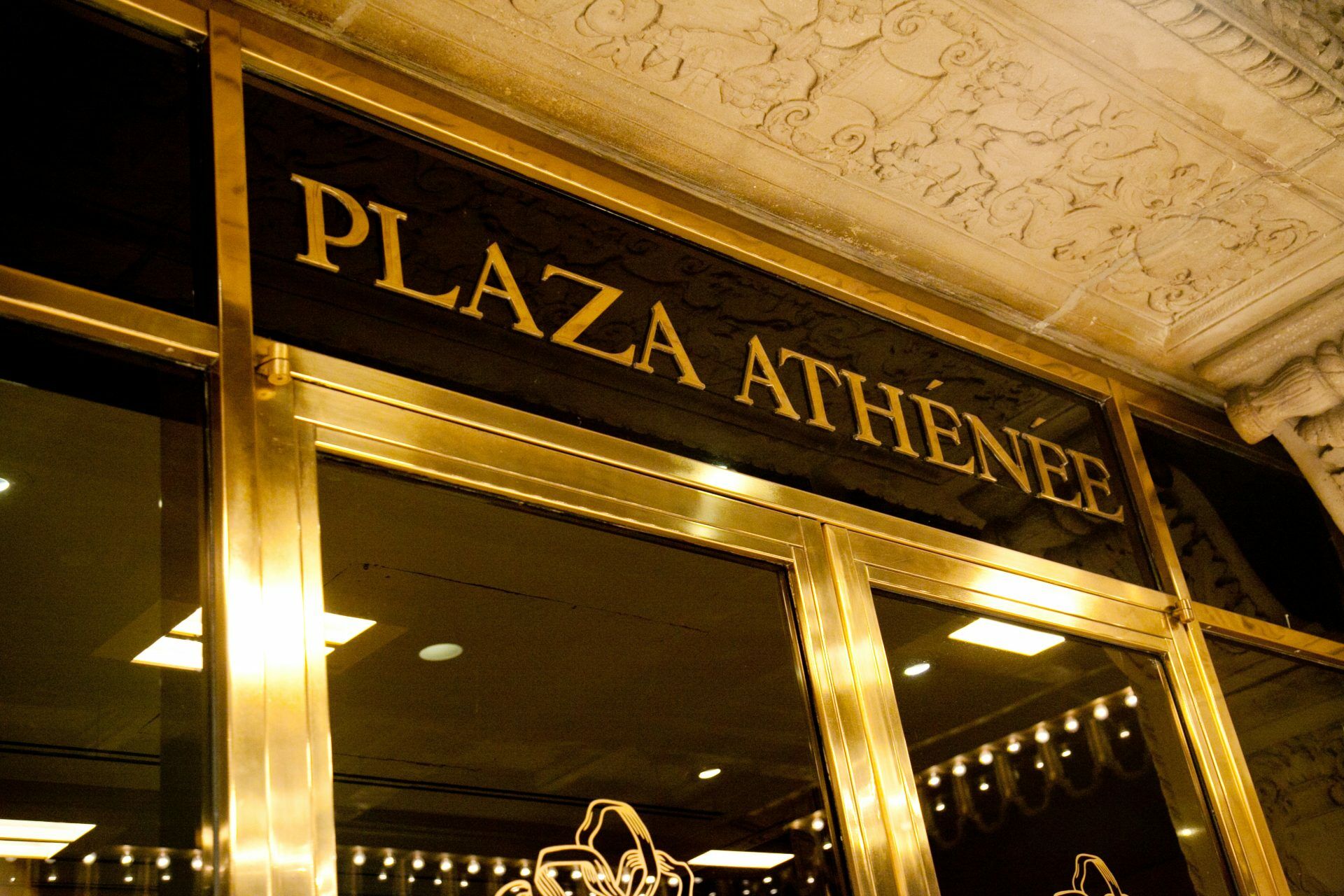 Hotel Plaza Athenee New York Exterior foto